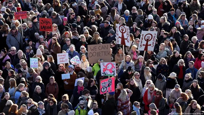 All-Day Strike held by Women in Iceland